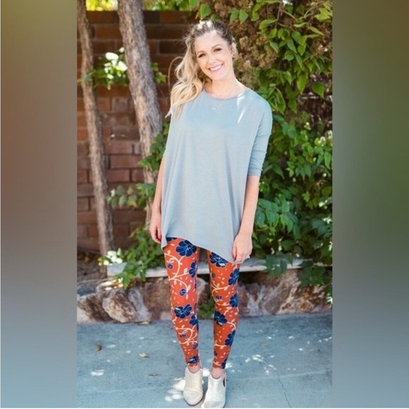 LulaRoe Irma Tunic Womens Small Short Sleeve Shirt Soft Flowy Top Black Triangle - Picture 8 of 10